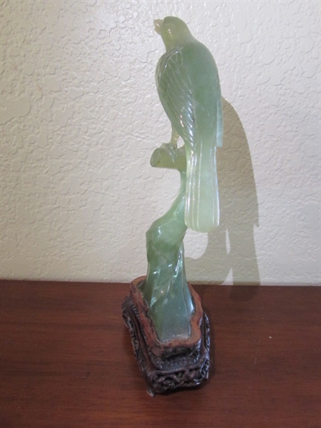 CARVED JADE BIRD STATUE