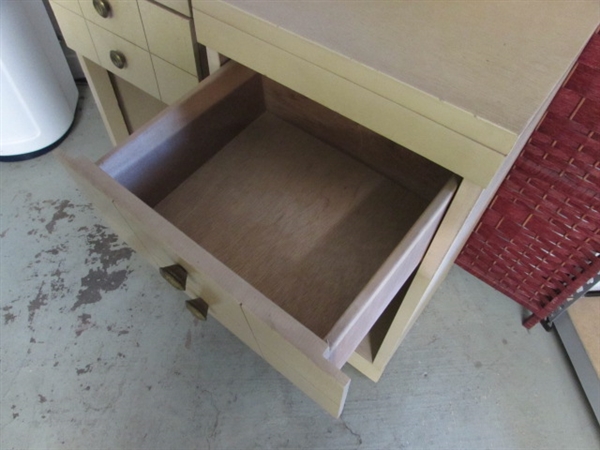 Pair of Vintage Nightstands with one Drawer