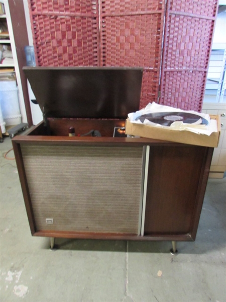 Vintage Airline High Fidelity Phonograph w/Records