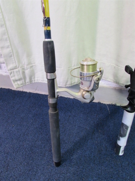 Fishing Rods Eagle Claw 6'6 & Shakespeare Contender 6'