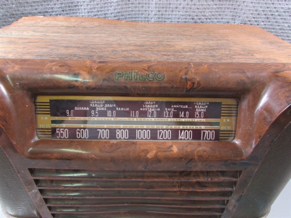 Vintage Philco Tube Radio