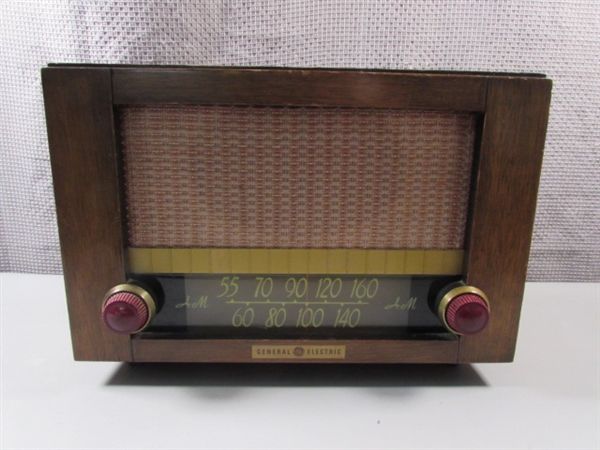 Vintage General Electric Model 410 Radio- Parts of Repair.