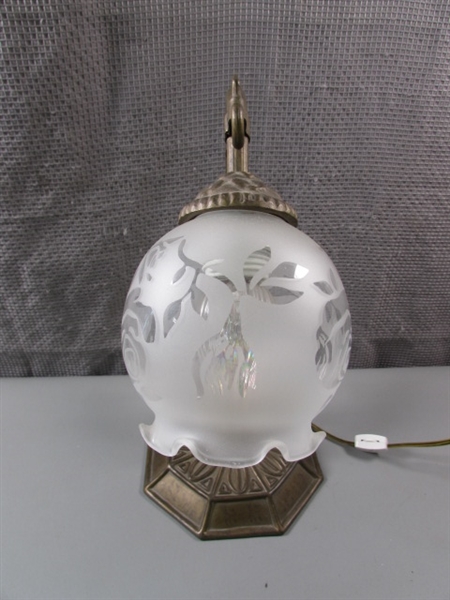 Vintage Look Table Lamp W/Glass Shade