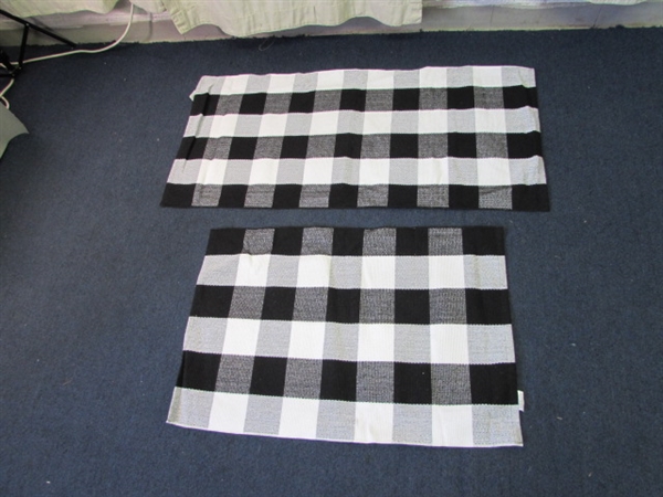 Pair of Checkered Mats