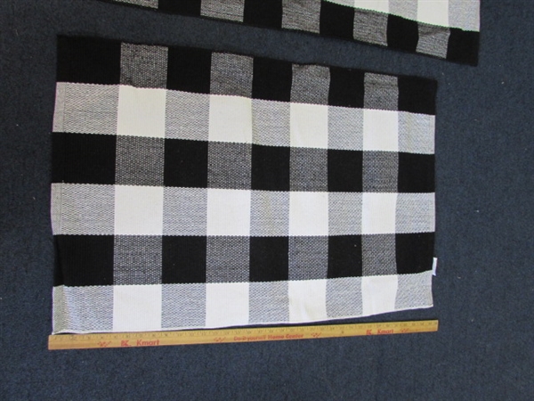 Pair of Checkered Mats