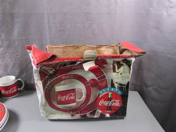 Coca-Cola 9 Piece Dinnerware Set