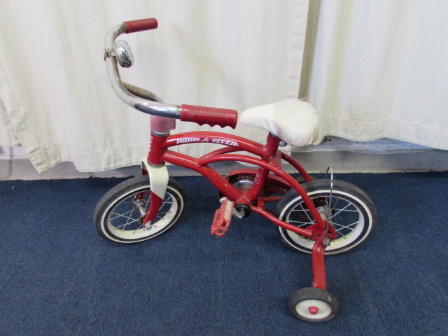 radio flyer bike with training wheels