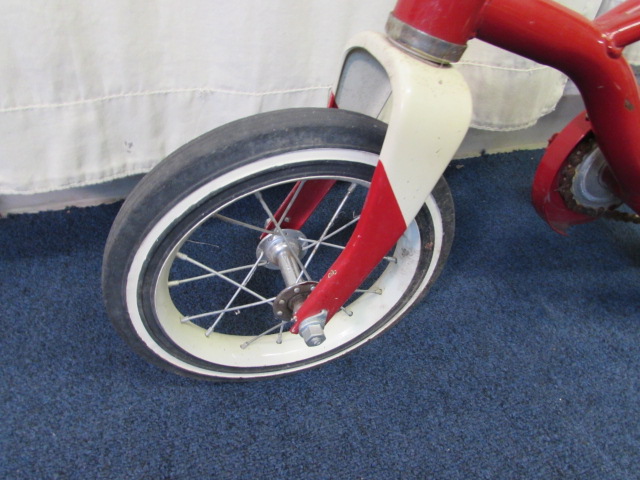 radio flyer bike with training wheels