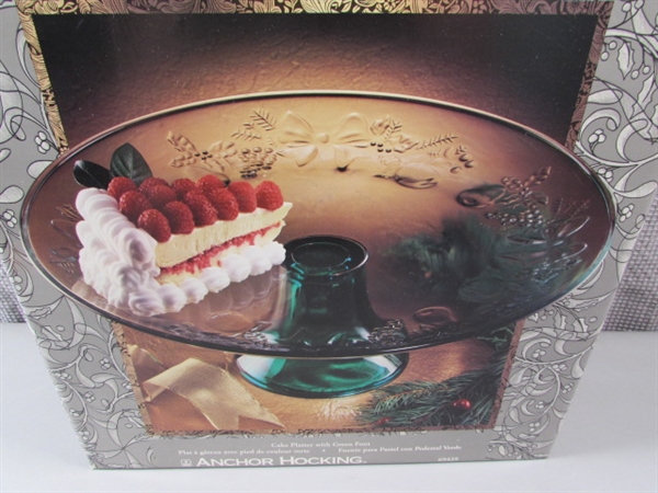 New- Holiday Cheer Anchor Hocking Cake Platter with Green Foot