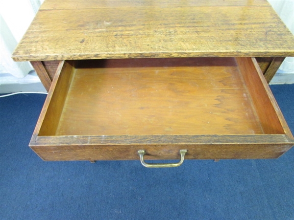 Antique Quarter-sawn Oak Table With Drawer