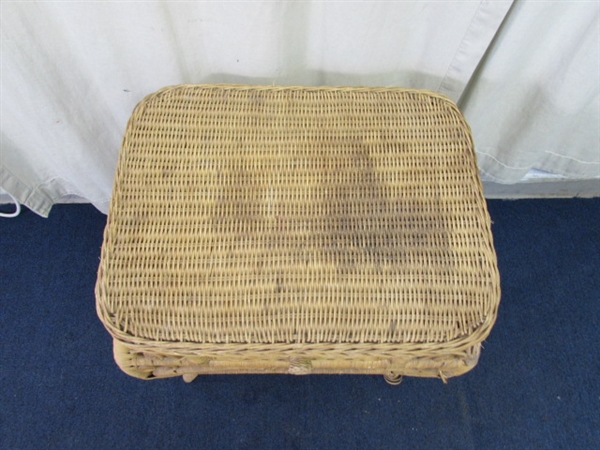 WICKER TABLE WITH DRAWER