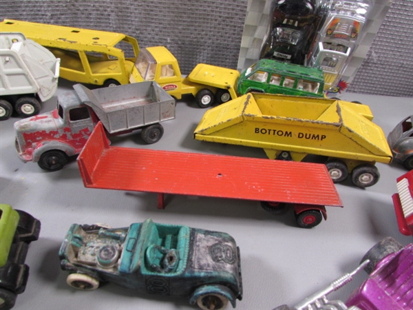 LARGE LOT OF VINTAGE METAL TONKA AND OTHER TOYS