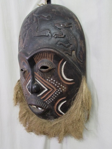 HAND CARVED WOODEN AFRICAN MASK W/TEETH