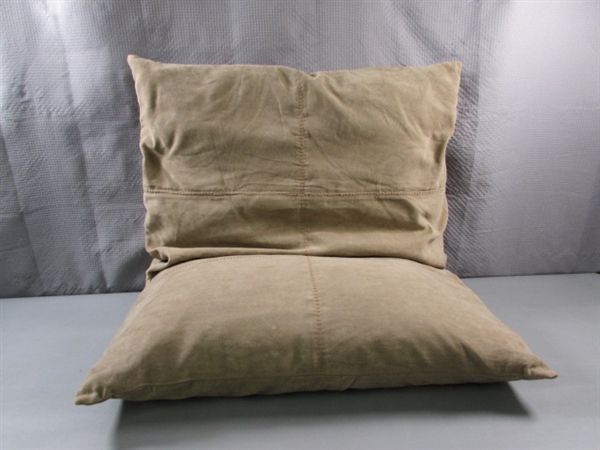 ACCENT/THROW PILLOWS IN BROWN TONES