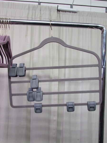 PORTABLE CLOTHES RACK ON WHEELS & HANGERS