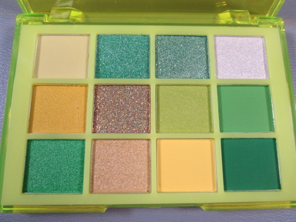BEAUTY CREATIONS DARE TO BE BRIGHT EYESHADOW