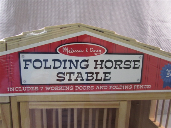 MELISSA & DOUG FOLDING HORSE STABLE