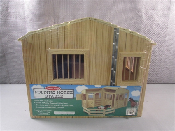 MELISSA & DOUG FOLDING HORSE STABLE