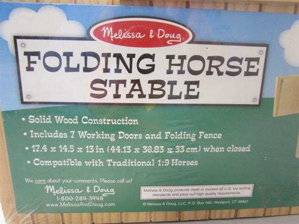 MELISSA & DOUG FOLDING HORSE STABLE