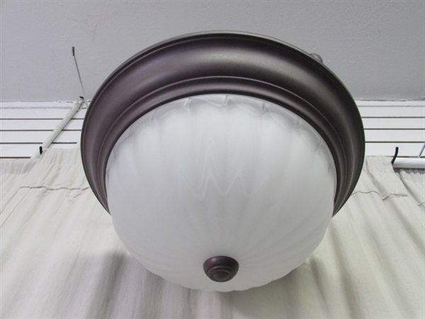 3-LIGHT CEILING LIGHT FIXTURE