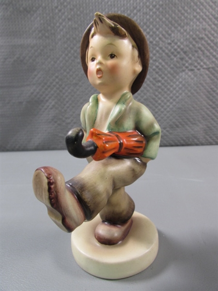 HAPPY TRAVELER HUMMEL FIGURINE