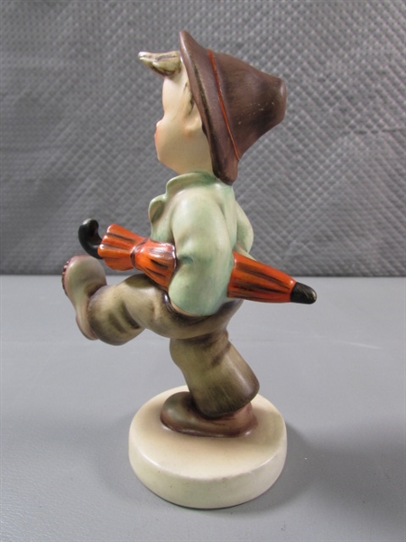 HAPPY TRAVELER HUMMEL FIGURINE