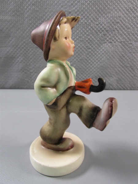 HAPPY TRAVELER HUMMEL FIGURINE