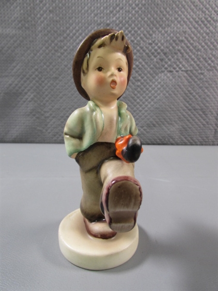 HAPPY TRAVELER HUMMEL FIGURINE