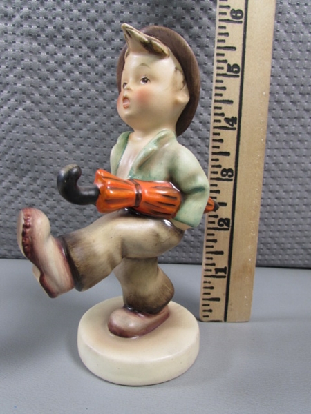 HAPPY TRAVELER HUMMEL FIGURINE