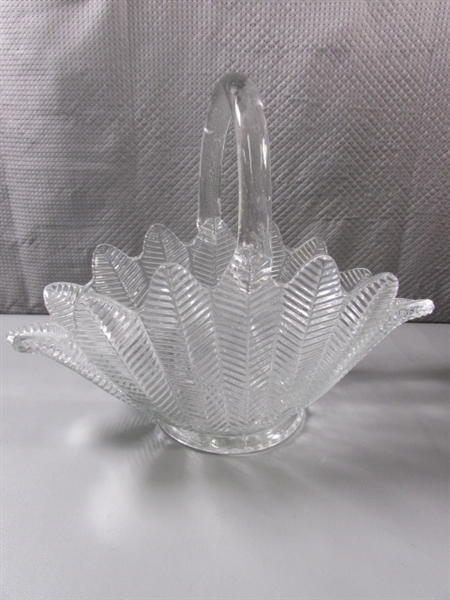 TABLE LAMP AND GLASS BASKET