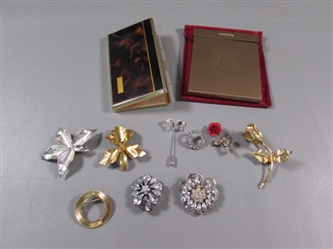 BROOCHES/PINS & HOLDERS