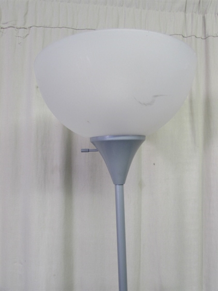 FLOOR LAMP WITH READING LIGHT
