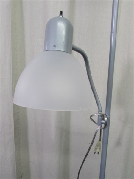 FLOOR LAMP WITH READING LIGHT