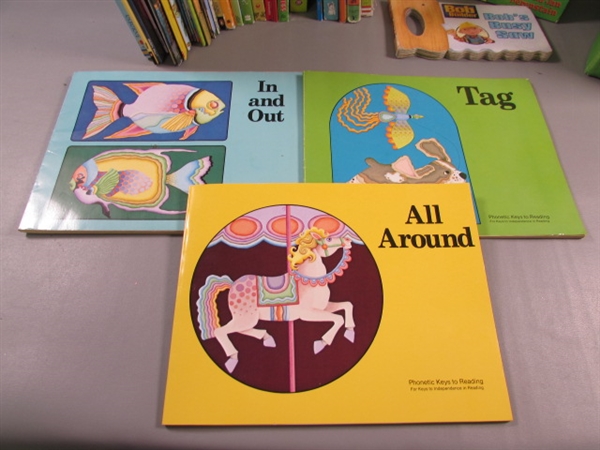 LARGE ASSORTMENT OF CHILDREN'S BOOKS