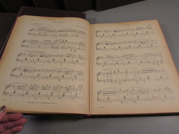 ANTIQUE 1925 'THE INTERNATIONAL LIBRARY OF MUSIC BOOKS