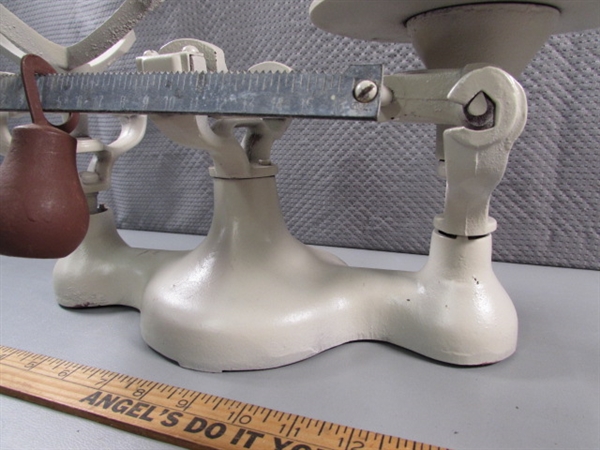 VINTAGE SCALE & NESTING WEIGHTS