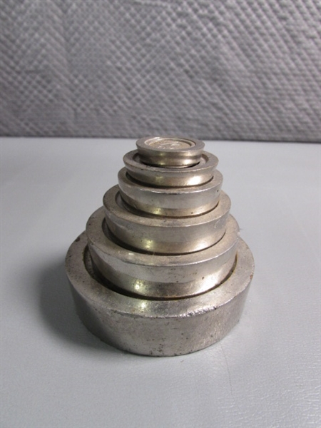 VINTAGE SCALE & NESTING WEIGHTS