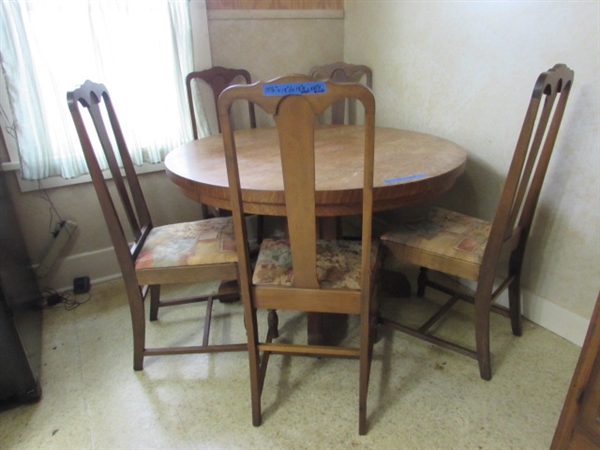 VINTAGE OAK DINING TABLE WITH 5 CHAIRS