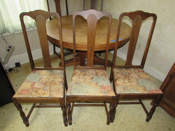 VINTAGE OAK DINING TABLE WITH 5 CHAIRS