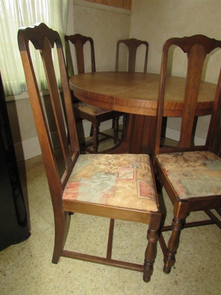 VINTAGE OAK DINING TABLE WITH 5 CHAIRS