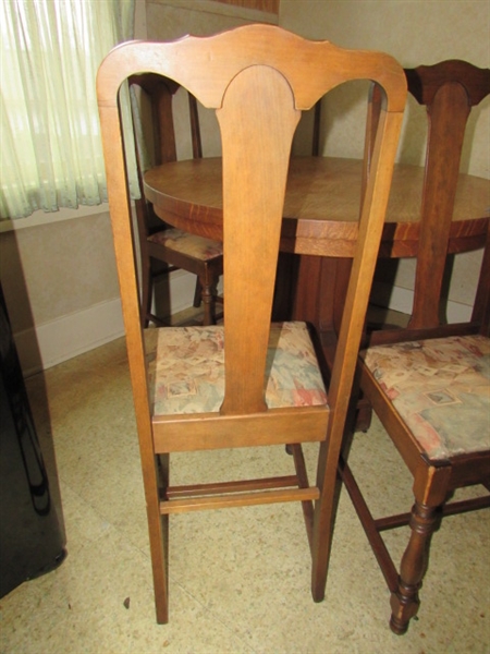 VINTAGE OAK DINING TABLE WITH 5 CHAIRS