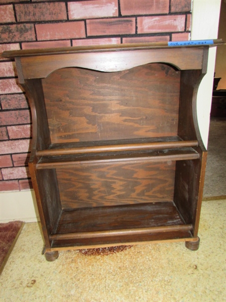 VINTAGE WOODEN BOOKSHELF