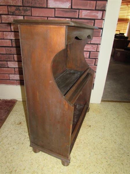 VINTAGE WOODEN BOOKSHELF