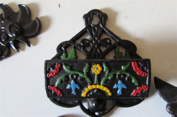 CAST IRON KITCHEN DECORATIONS