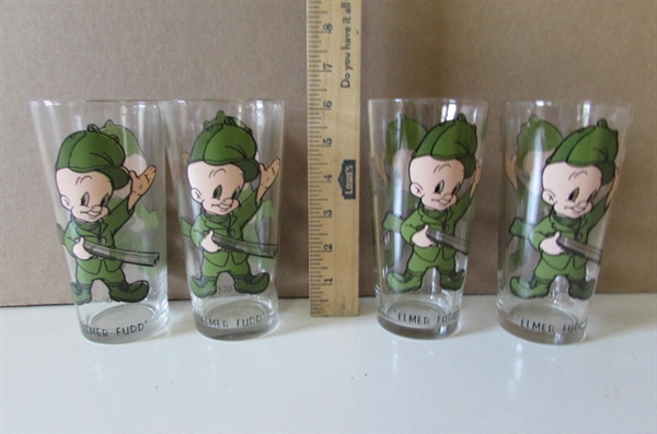 VINTAGE BUGS BUNNY AND ELMER FUDD GLASSES