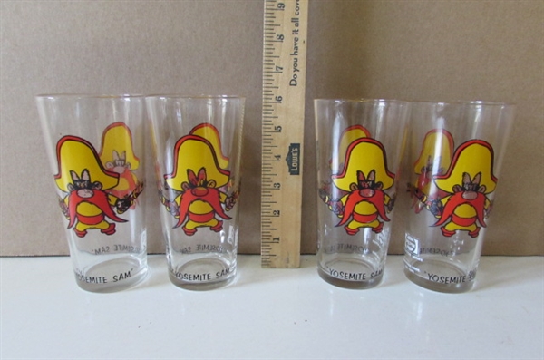 VINTAGE FOGHORN LEGHORN AND YOSEMITE SAM GLASSES