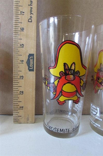 VINTAGE FOGHORN LEGHORN AND YOSEMITE SAM GLASSES