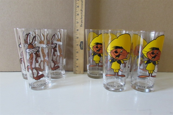 VINTAGE WILE E COYOTE AND SPEEDY GONZALES GLASSES