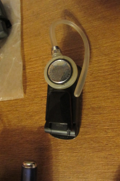 PHONES & ACCESSORIES