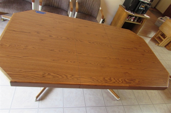 LAMINATE KITCHEN TABLE AND CHAIRS